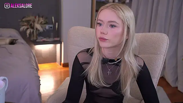 LexieLoree online show from April 2026 02:28:01 AM