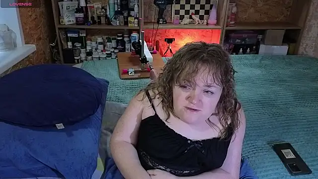 MiniNatalie online show from November 2025 02:01:02 AM