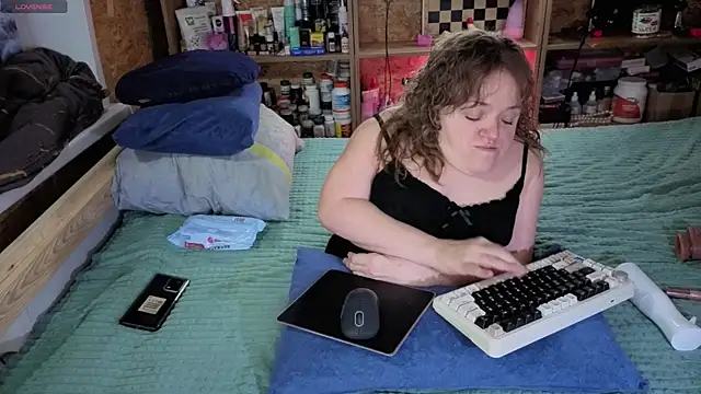 MiniNatalie online show from December 2025 12:43:02 PM