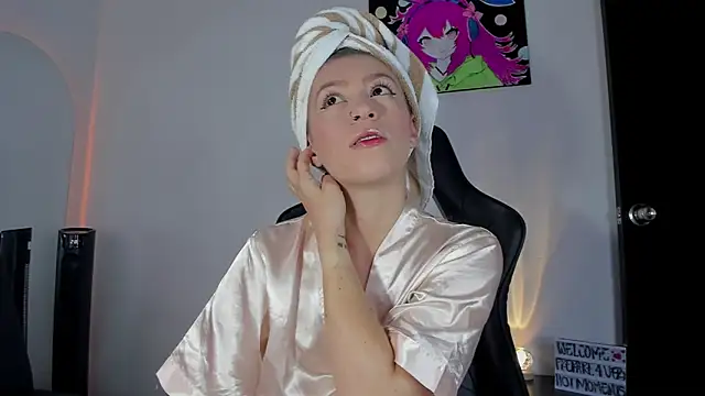 Snapshot of roxanne_jones1 chatting on May 2026 06:37:02 PM roxanne jones1 online show from May 2026 06:37:02 PM