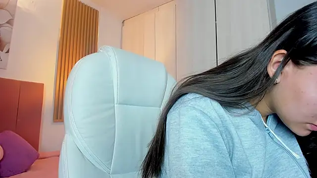 mia nevaeh online show from January 2025 09:15:02 PM