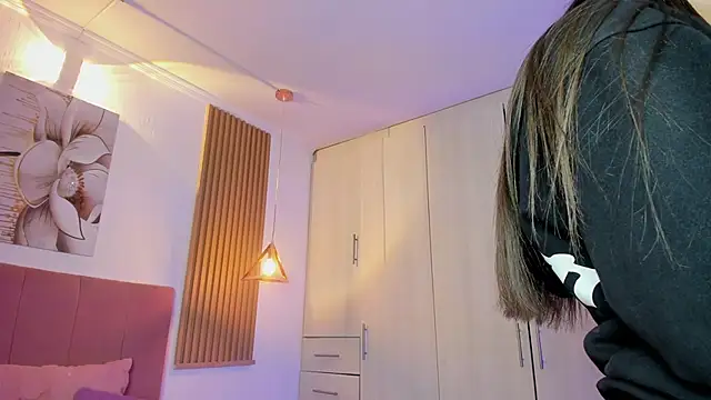 mia nevaeh online show from September 2025 08:19:01 PM