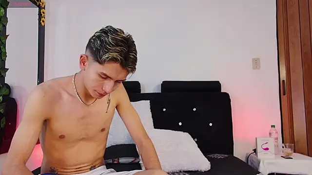 Snapshot of Jack_lover1724 chatting on June 2026 01:41:02 AM Jack lover1724 online show from June 2026 01:41:02 AM