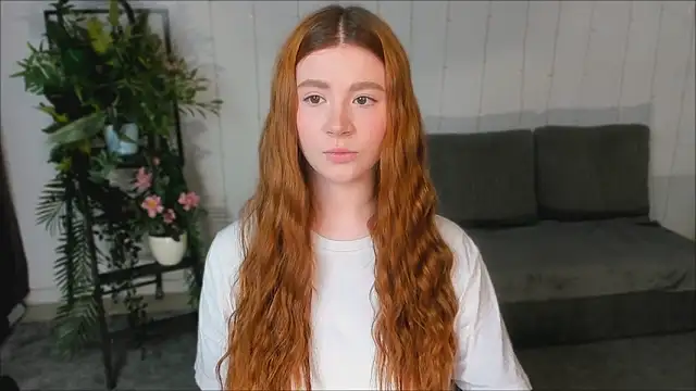 Snapshot of Freckle_Diyana chatting on February 2025 10:31:02 PM Freckle Diyana online show from February 2025 10:31:02 PM