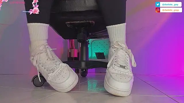 charlotte  grey online show from September 2025 07:49:01 PM