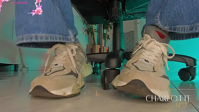 charlotte  grey online show from December 2025 07:55:01 PM