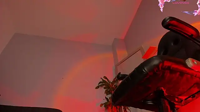 charlotte  grey online show from April 2026 08:06:01 PM