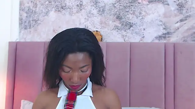 SabrinaDevill online show from October 2025 01:11:01 PM