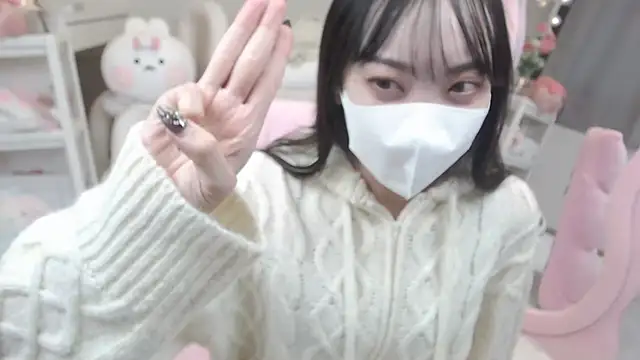 Snapshot of momo_room chatting on January 2025 04:44:01 AM momo room online show from January 2025 04:44:01 AM