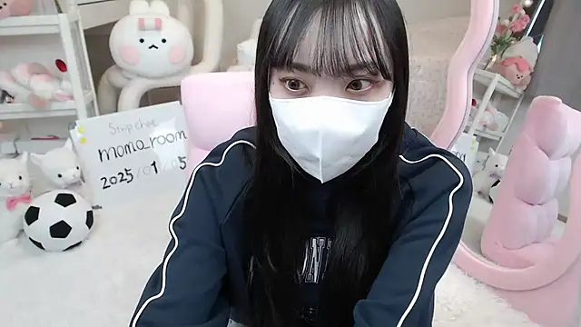 Snapshot of momo_room chatting on January 2025 04:04:01 AM momo room online show from January 2025 04:04:01 AM