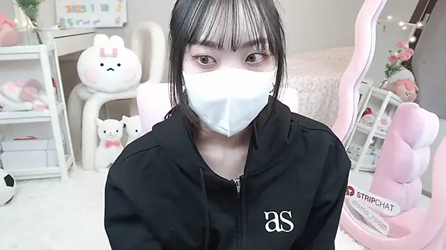 Snapshot of momo_room chatting on January 2025 09:01:01 AM momo room online show from January 2025 09:01:01 AM
