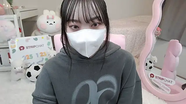Snapshot of momo_room chatting on January 2025 01:13:01 PM momo room online show from January 2025 01:13:01 PM