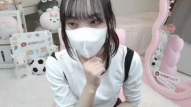 Snapshot of momo_room chatting on January 2025 01:30:02 PM momo room online show from January 2025 01:30:02 PM