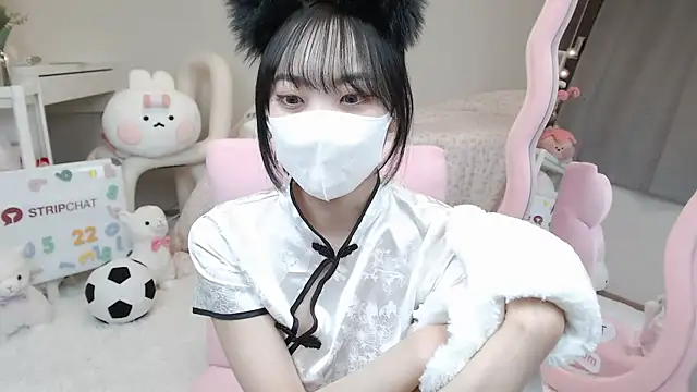 Snapshot of momo_room chatting on February 2025 01:24:01 PM momo room online show from February 2025 01:24:01 PM