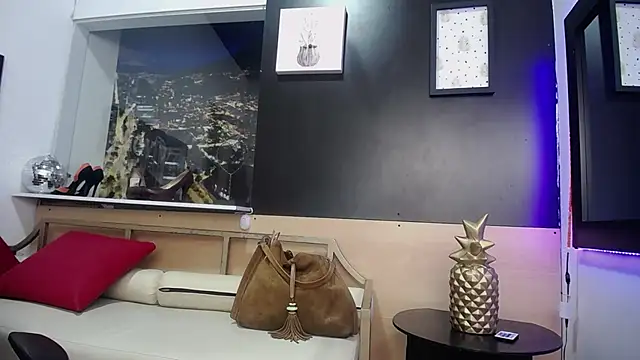 enderlis online show from February 2025 02:06:01 AM