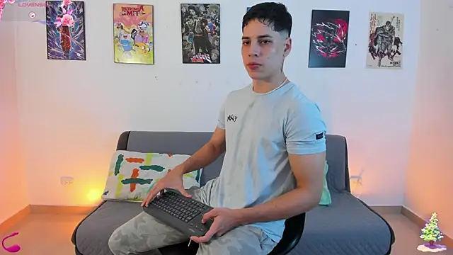 jonathanjoestar  online show from December 2025 11:43:01 PM