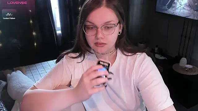 Snapshot of EvaBae chatting on December 2024 09:06:02 AM EvaBae online show from December 2024 09:06:02 AM