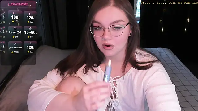 Snapshot of EvaBae chatting on December 2024 09:17:02 AM EvaBae online show from December 2024 09:17:02 AM