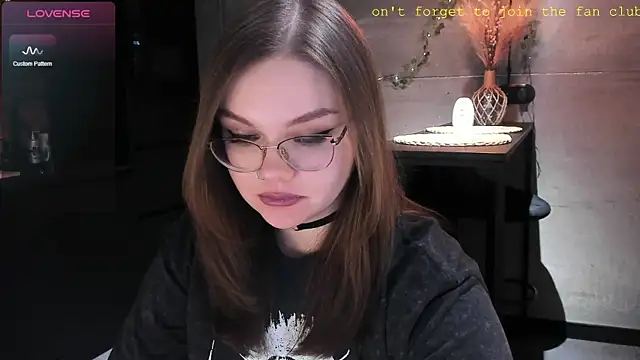 Snapshot of EvaBae chatting on January 2025 05:26:02 PM EvaBae online show from January 2025 05:26:02 PM