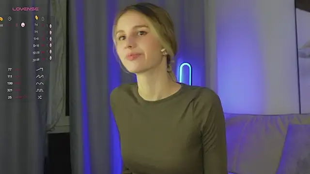 Fluffy-Angel online show from October 2025 05:06:02 PM