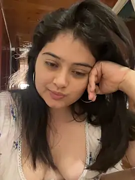 Stephania 18 online show from September 2025 08:08:02 PM