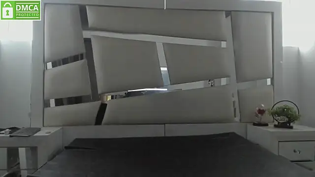 chrystal js online show from February 2026 05:39:01 PM