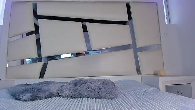 chrystal js online show from March 2026 01:16:02 PM