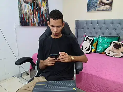 tonny 23cm  online show from October 2025 05:47:02 PM