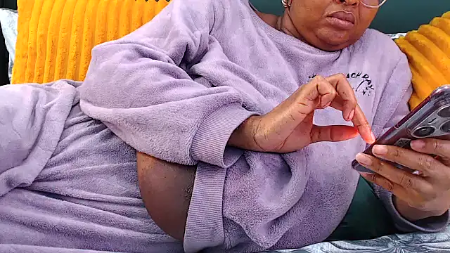 Snapshot of GoddessTitts chatting on November 2025 11:24:01 AM GoddessTitts online show from November 2025 11:24:01 AM