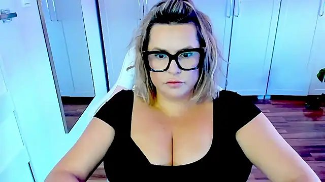 Snapshot of teaseDiana chatting on June 2026 06:03:02 AM teaseDiana online show from June 2026 06:03:02 AM
