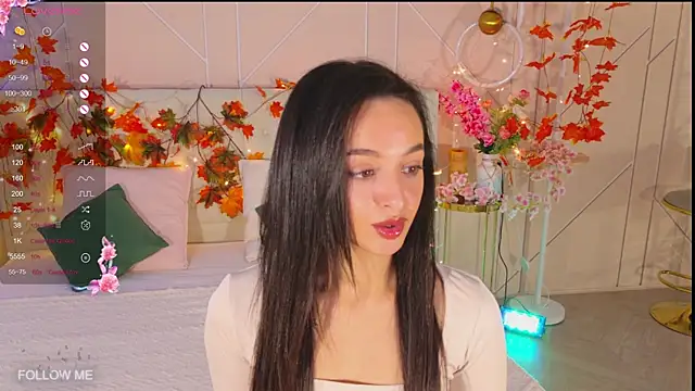 Lolly Neal online show from December 2025 04:51:01 AM