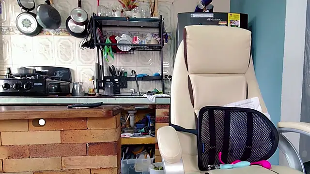 yanella fire online show from February 2025 09:32:01 PM