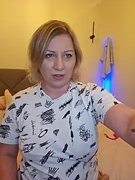 Snapshot of zarina3003 chatting on January 2026 12:47:02 AM zarina3003 online show from January 2026 12:47:02 AM