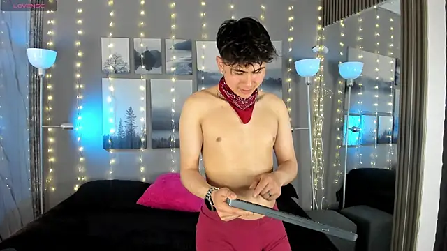 noah and rose online show from November 2025 07:58:01 PM