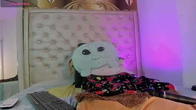 Snapshot of KataAswad chatting on January 2025 08:13:02 AM KataAswad online show from January 2025 08:13:02 AM