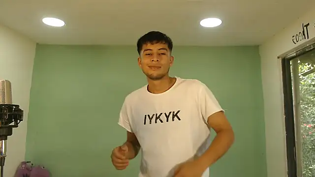 Snapshot of danielitopapuu chatting on December 2025 04:57:02 PM danielitopapuu online show from December 2025 04:57:02 PM