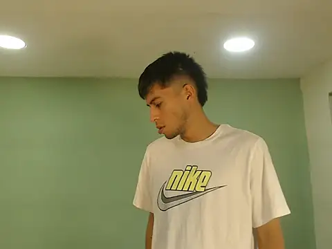 Snapshot of danielitopapuu chatting on December 2025 04:35:02 PM danielitopapuu online show from December 2025 04:35:02 PM