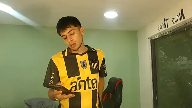 Snapshot of danielitopapuu chatting on January 2026 10:01:01 PM danielitopapuu online show from January 2026 10:01:01 PM