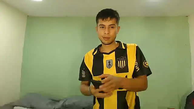 Snapshot of danielitopapuu chatting on February 2026 03:00:02 AM danielitopapuu online show from February 2026 03:00:02 AM