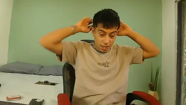 Snapshot of danielitopapuu chatting on February 2026 02:35:01 PM danielitopapuu online show from February 2026 02:35:01 PM