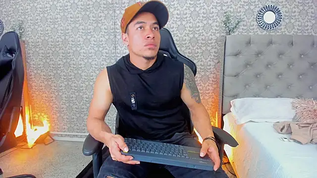 Bryson Collins  online show from February 2025 11:09:01 AM