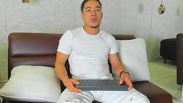 Bryson Collins  online show from February 2025 11:12:02 AM