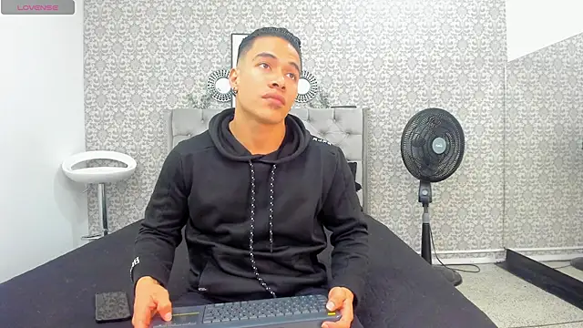 Bryson Collins  online show from October 2025 11:13:02 PM