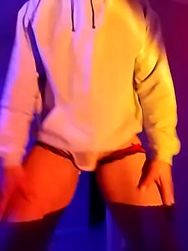 McdyllanXX online show from April 2026 08:09:02 PM