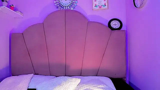 ValeriaAguilar online show from October 2025 08:43:01 PM