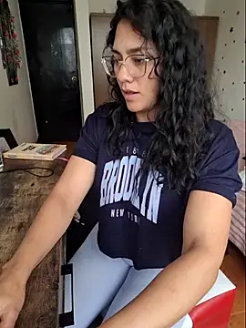 Thaliacooper  online show from November 2025 05:45:02 PM