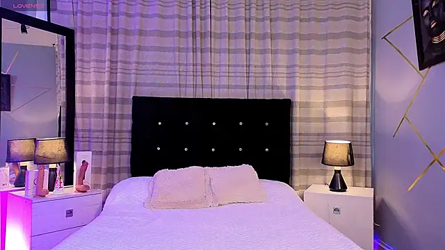 Megan Do Santos online show from December 2025 08:18:02 PM