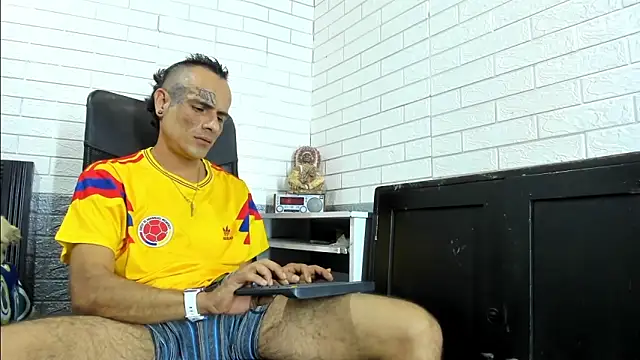 Snapshot of GeorgeZarrate chatting on June 2026 10:21:02 PM GeorgeZarrate online show from June 2026 10:21:02 PM