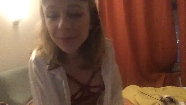 Snapshot of Tom_and_zoe chatting on December 2024 06:49:01 PM Tom and zoe online show from December 2024 06:49:01 PM