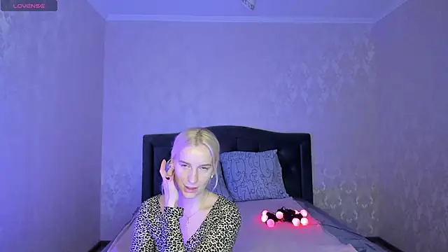 Amanda054 online show from January 2025 12:01:01 AM